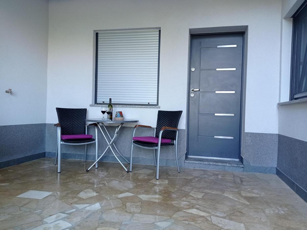 Studio Apartment With Pool Póla Kültér fotó