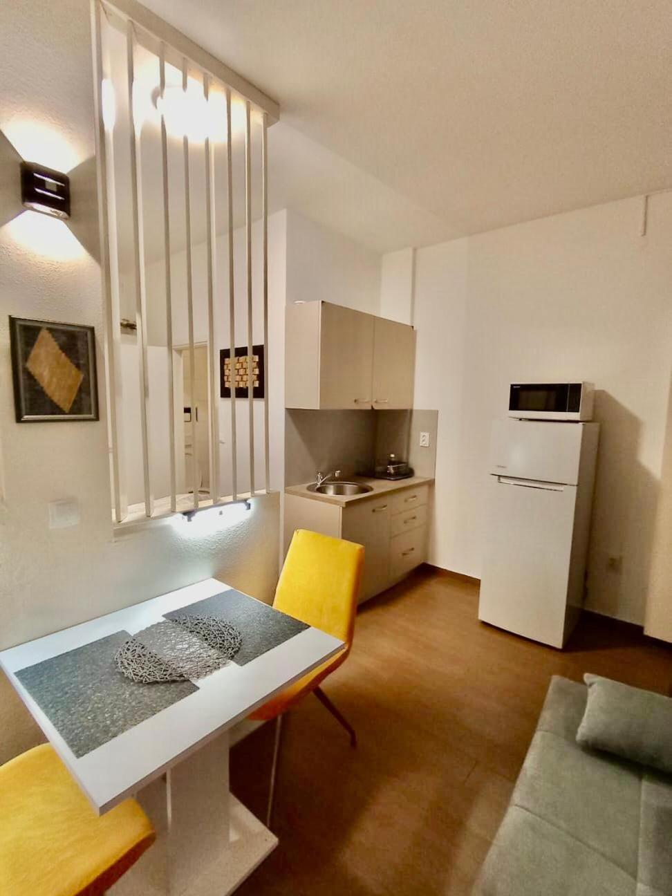 Studio Apartment With Pool Póla Kültér fotó