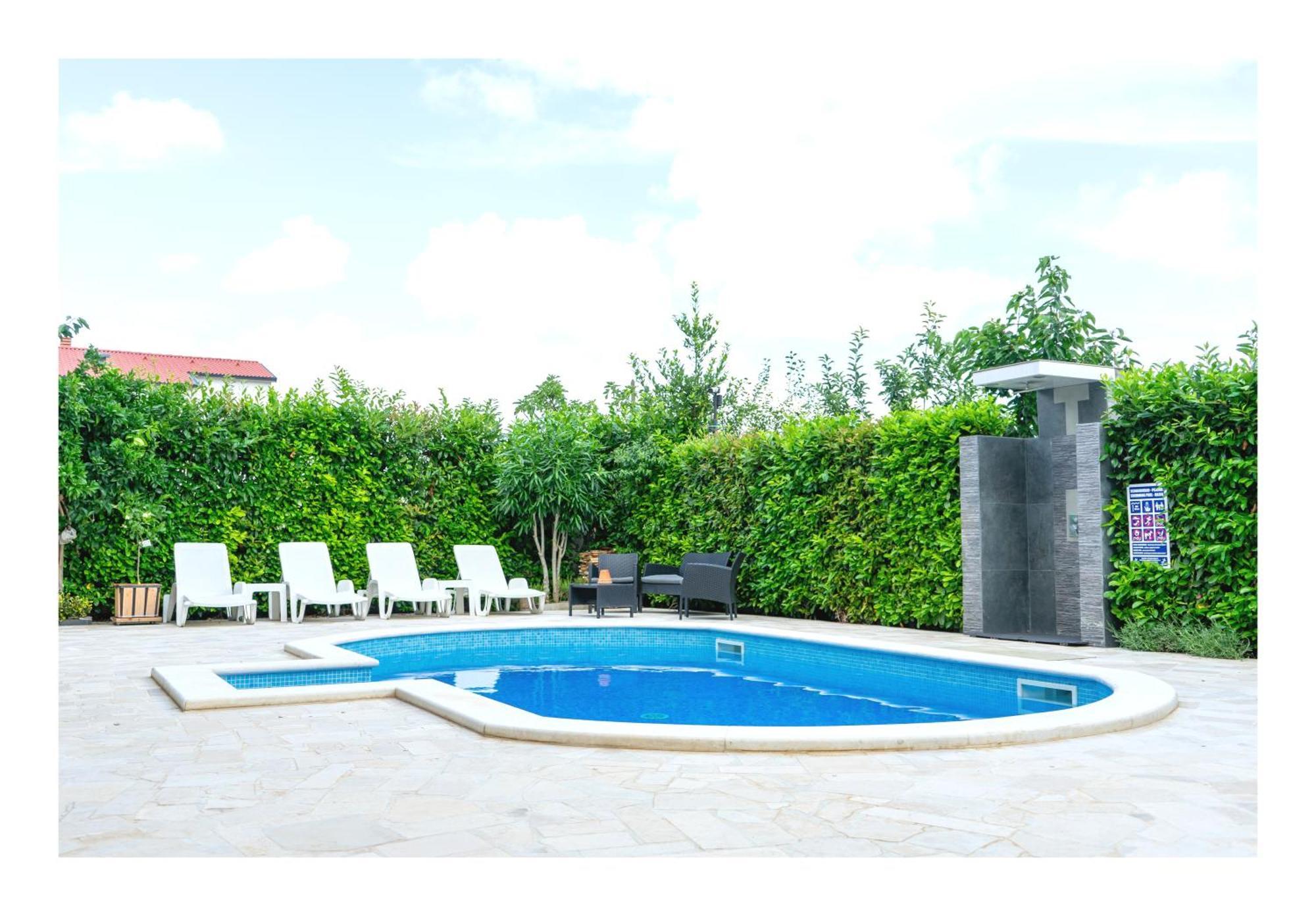 Studio Apartment With Pool Póla Kültér fotó