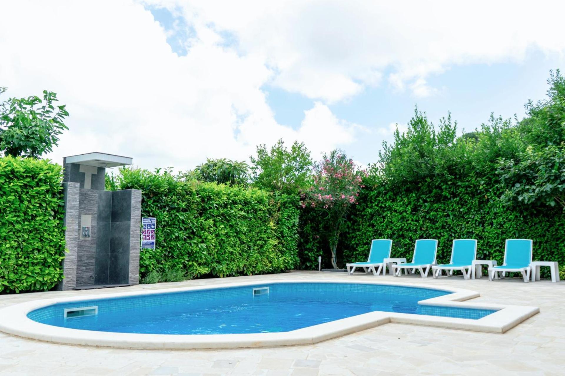 Studio Apartment With Pool Póla Kültér fotó